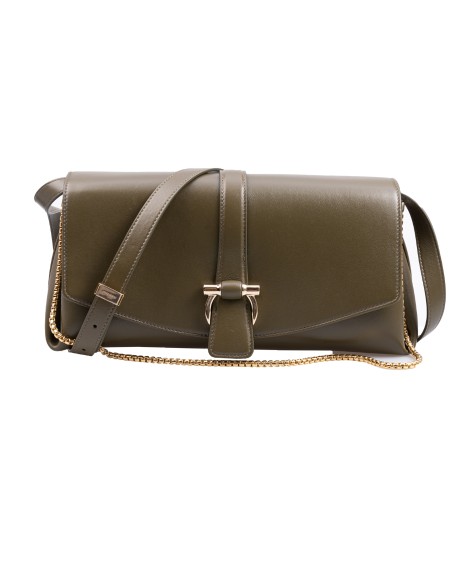 Shop SALVATORE FERRAGAMO  Borsa: Salvatore Ferragamo borsa a tracolla con patta (M).
Geometrie pulite, morbida pelle di vitello con finish semi lucido e il tocco dorato di una metalleria calibrata.
I soffietti laterali richiamano nelle forme il fiore del giglio, simbolo della città di Firenze, mentre il Gancini sulla patta aggiunge una nota iconica.
Tracolla metallica e seconda fascia regolabile e removibile, per uno styling a mano, a spalla o cross body.
Luce tracolla: 51 cm
Dimensioni: Altezza 16.0 CM  Lunghezza 31.0 CM  Profondità 11.0 CM.
Composizione: vitello.
Made in Italy.. 219794 FL M-777231